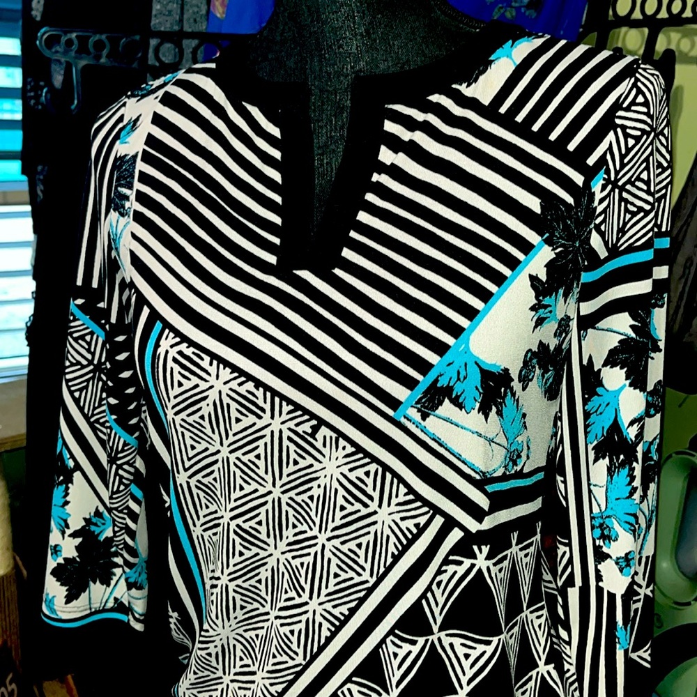 #233-(XXS) Susan Graver unique-blouse with 3/4 sleeves.